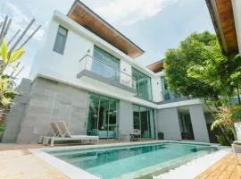 Teak 5 Bedroom Luxurious Pool Villa Bangtao Beach