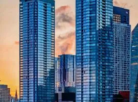 AltitudeOne - Downtown Montreal Penthouse & Condo - Pool Spa Parking