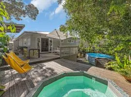 Bespoke Stays - Sunlit Home in Devonport