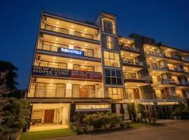 FabHotel The New Moon