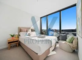 Prime Location CBD with Pool & Gym