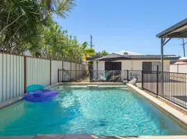 Golden Beach Bungalow - 500m to the beach