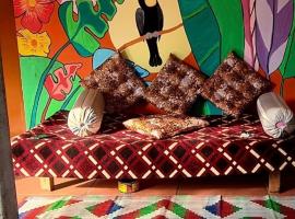 SPIDEY's PITSTOP, hotel em Auroville