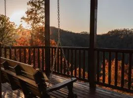 Luxury Cabin Rental, Perfect to see Fall Colors