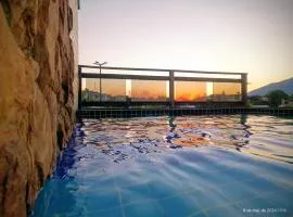 Piscina Churrasqueira e paz Casa de Campo da Jeanne em Campo Grande, Rio de Janeiro