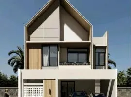 Sierra Villa Malang - Private Swimming Pool - 4 BR