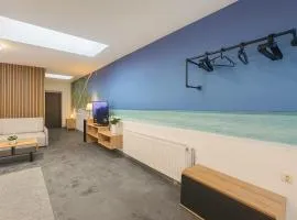 Ideal for Big Groups, Modern 14 Guest Apartment Near Prague