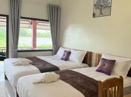 Dondet Suns down 1 Guesthouses riversides view