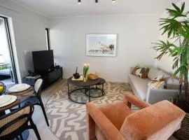 307 Seahorse - 1 Bedroom Premium Unit with Parking