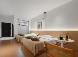 Summer & Chihiro Hotel