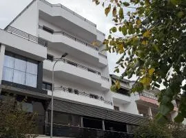 Central Boulevard Suites-Lushnje