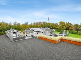 Stunning Home In Hemmet With Sauna, luxury hotel in Falen