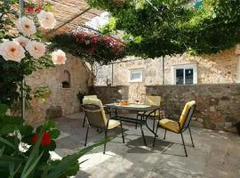 Beautiful Apartment In Bol With Wifi