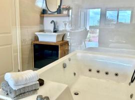 Jacuzzi & Sunset by the Sea, hotel v destinaci Naharija