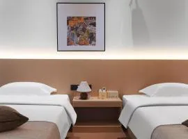 Summer & Chihiro Hotel