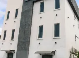 House 32 Hotels and Suites