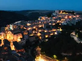 Accommodates 5 people between Ibla and Ragusa