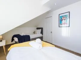 4-BR Bungalow 2 Baths Driveway Short & Long Stays