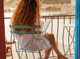 Petit Paradis , Le charme de la vieille ville face à la mer