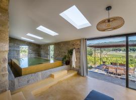 Lemon Villa with Private Indoor Heated Pool - Oporto Lemon Farm, near Porto, Hotel in Valpedre