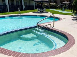 Surfside II #109 home，位于Coffeyville的酒店