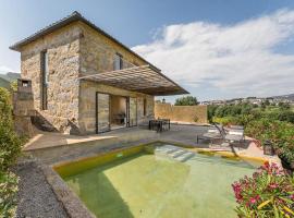 Romantic Lemon Grove Cottage with Private Pool - Oporto Lemon Farm, near Porto, Hotel in Valpedre
