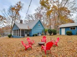 2 Mi to Tims Ford Lake! Cozy Cottage with Fireplace