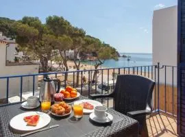 3 Bedroom Duplex, 30m to the beach, Tamariu, Costa Brava