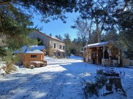Gîte 6 personnes en pleine nature jacuzzi, sauna, kota, ξενοδοχείο σε Laussonne
