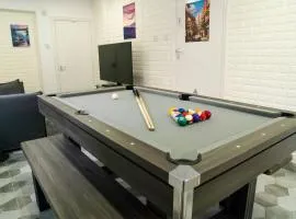 Modern 4-Bed Retreat in Prestwich, Perfect for Weekend Getaways