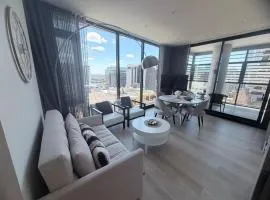 Stylish 1BR suite with City-view & Balcony