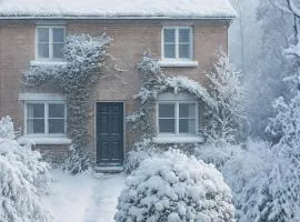 King Arthur's Rest House, Hot Tub & Garden Sleeps 10