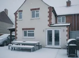 King Arthur's Rest House, Hot Tub & Garden Sleeps 10