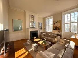 Modern Luxury 4BR Home near King's Garden