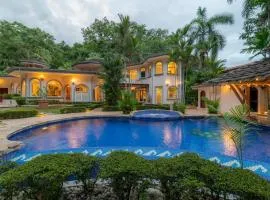 Harmon Estate 6 bdrs private pool in Los Suenos