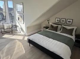 Park House Rooms - Sky TV and kitchenette