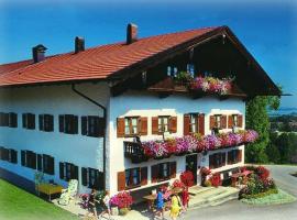 Demelhof Urlaub auf dem Bauernhof, hotel in Bernau am Chiemsee