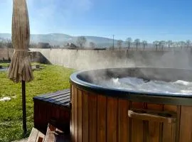 Pod Izerskim Niebem - kameralny domek z balią, w sąsiedztwie Świeradowa-Zdroju