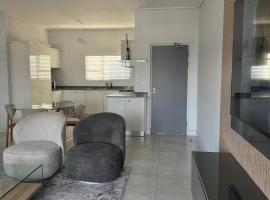 2 Bedroom 2 Bathroom Executive Suite, hotel en Midrand