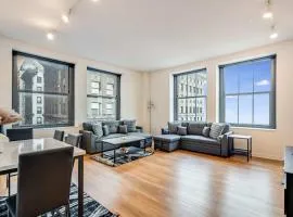 Downtown Chicago Stay with Free In & Out Parking 1