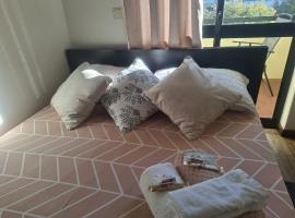 Quarto duplo em casa compartilhada, hotel in Santarém