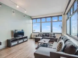 Downtown Chicago Stay with Free In & Out Parking 6