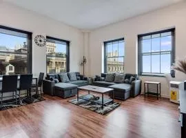 Downtown Chicago Stay with Free In & Out Parking 4