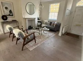 Lovely 4 Bedroom Spacious House in Camden Town