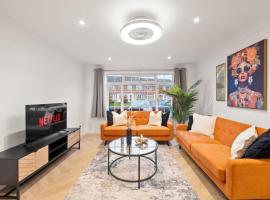 Near Town Centre, Big Patio, Free Parking Sleeps 8, hotel in Maidenhead