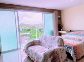 Bangsaray Beach Condo B620 บางเสร่ บีช, ξενοδοχείο σε Bang Sare