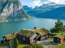Panoramic Cabin With Fjord Views In Valldal, hotel v destinaci Valldal