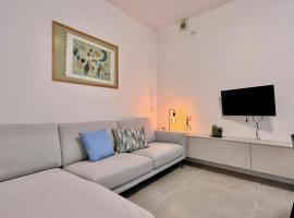 Superior Apartment - Il Borgo - Private Garage, Hotel in Lovere