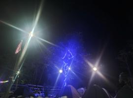 Songki Adventure Campsites umngot River Dawki, ξενοδοχείο σε Mawlynnong