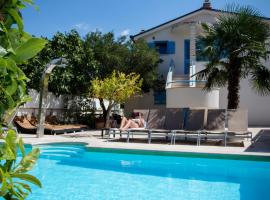 Apartments Villa Pina, hotell i Vodice